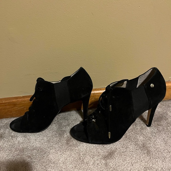 Calvin Klein Suede heels - Picture 7 of 7